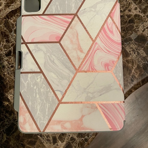 iPad 11” magnetic case with pencil holder - Picture 3 of 3